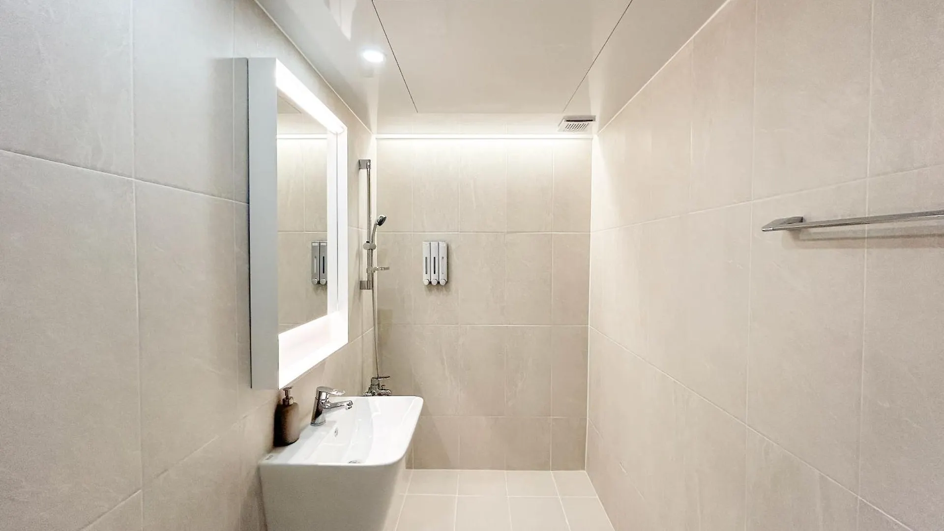 Off Stay, Hotel In Seoul - 10M From Airport, 8M To Subway 0*,
